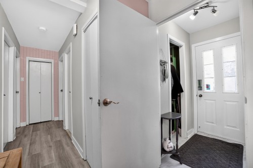 Mud Room - 314 Av. Des Terrasses, Laval (Auteuil), QC 