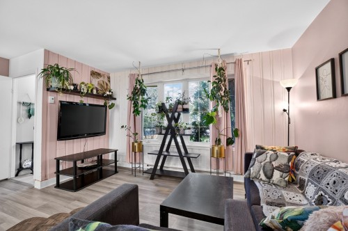 Living Room - 314 Av. Des Terrasses, Laval (Auteuil), QC 