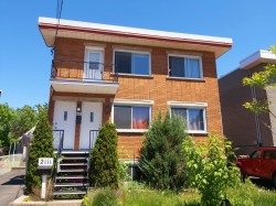 2111 Rue Papineau Longueuil (Le Vieux-Longueuil), QC J4K 3L9
