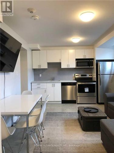 9 - 230 SOUTH KINGSWAY , Toronto, Ontario M6S 3T9 2