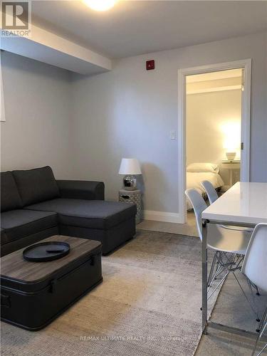 9 - 230 SOUTH KINGSWAY , Toronto, Ontario M6S 3T9 3