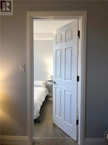 9 - 230 SOUTH KINGSWAY , Toronto, Ontario M6S 3T9 4