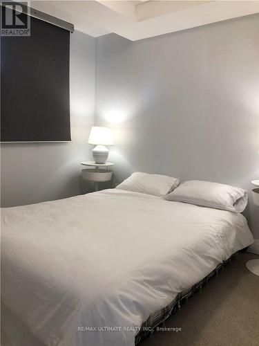 9 - 230 SOUTH KINGSWAY , Toronto, Ontario M6S 3T9 5