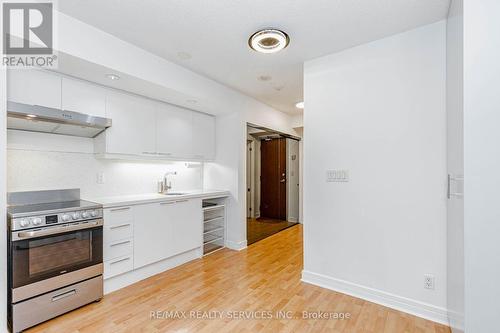 208 - 19 Avondale Avenue, Toronto, ON 
