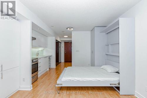 208 - 19 Avondale Avenue, Toronto, ON 