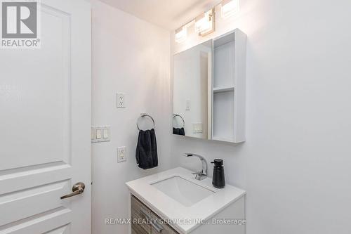 208 - 19 Avondale Avenue, Toronto, ON 