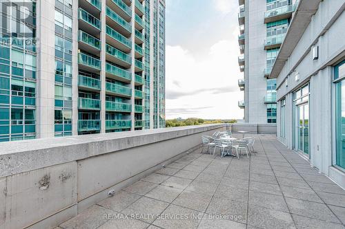 208 - 19 Avondale Avenue, Toronto, ON 