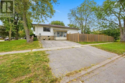 Lots of parking! - 3 Manley Crescent, Thorold, ON 