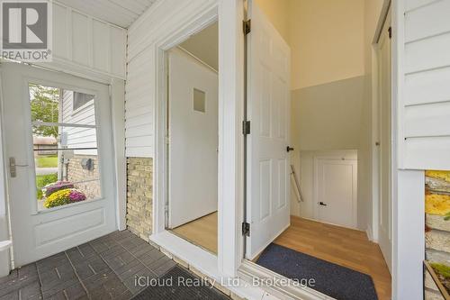 Separate entrances to each unit - 3 Manley Crescent, Thorold, ON 