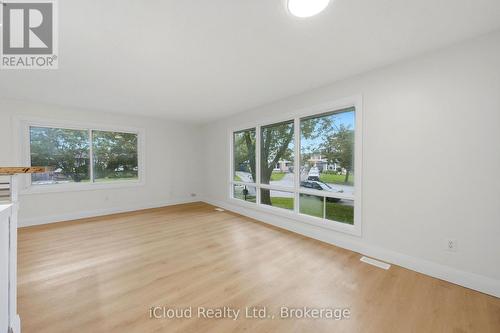 Bright open concept main floor living/dining - 3 Manley Crescent, Thorold, ON 