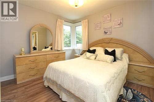 Wood-finish flooring with light-toned walls - 154 Ewen Road, Hamilton, ON 