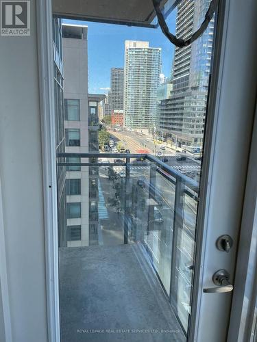 907 - 11 BRUNEL COURT , Toronto, Ontario M5V 3Y3 2
