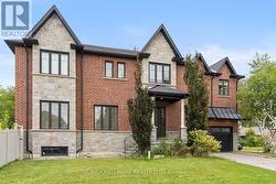 10 SUNRAY CRESCENT Toronto, ON M3M 2C5