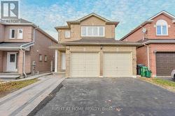 903 BLYLEVEN BOULEVARD Mississauga, ON L5V 2J3