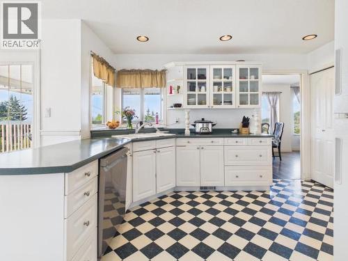5726 Marine Ave, Powell River, BC 