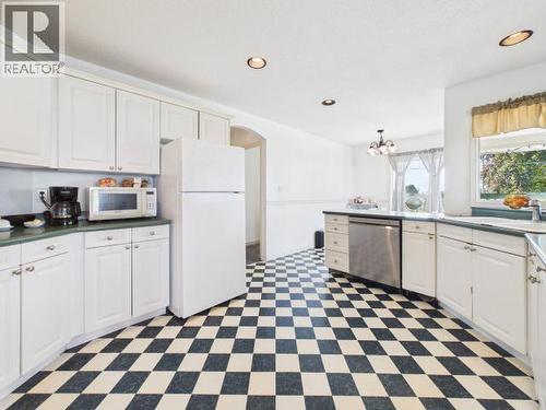 5726 Marine Ave, Powell River, BC 
