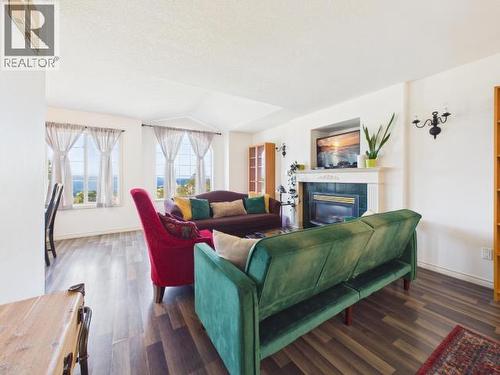 5726 Marine Ave, Powell River, BC 
