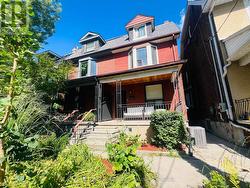 LOWER - 263 GRACE STREET Toronto, ON M6G 3A7