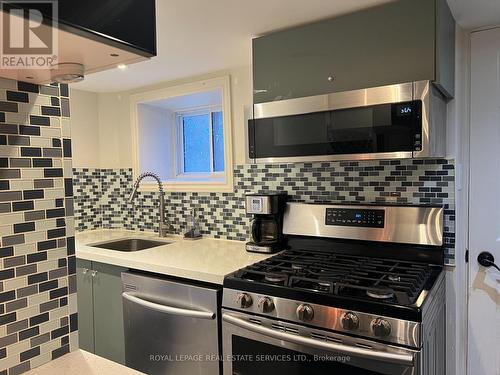LOWER - 263 GRACE STREET , Toronto, Ontario M6G 3A7 4