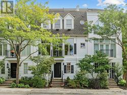 236 RANDALL STREET Oakville, ON L6J 1P7