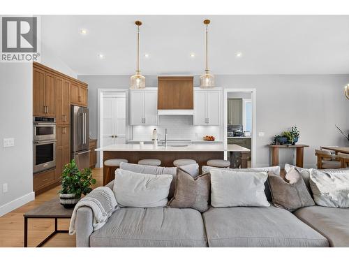 887 Loseth Drive, Kelowna, BC 