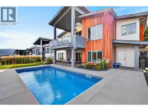 Beautiful backyard with in-ground pool - 887 Loseth Drive, Kelowna, BC 