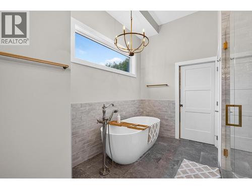 887 Loseth Drive, Kelowna, BC 