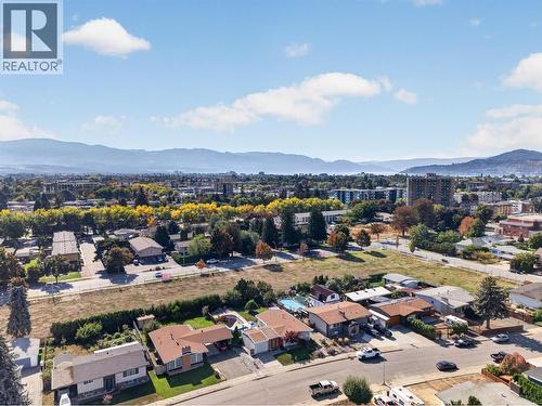 1261 Lawson Avenue, Kelowna, BC 