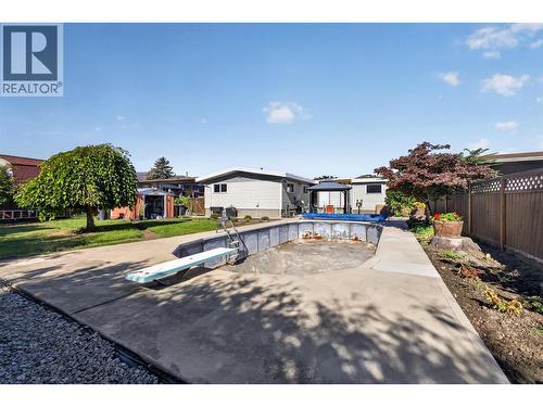 1261 Lawson Avenue, Kelowna, BC 