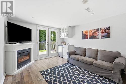 2328 Malcolm Crescent, Burlington, ON 