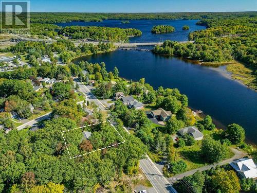 Aerial with Approximate Lot Line - 120 William Street, Parry Sound, ON 