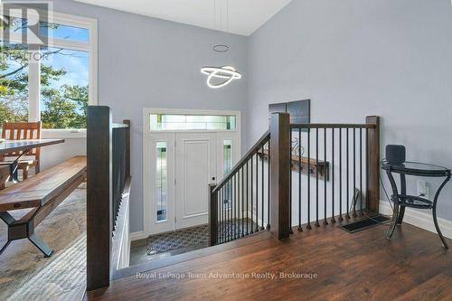 Foyer - 120 William Street, Parry Sound, ON 