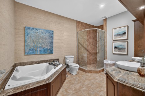 Salle de bains - 107-5730 Boul. Marie-Victorin, Brossard, QC 