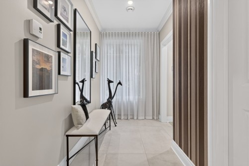 Hall d'entrée/Vestibule - 107-5730 Boul. Marie-Victorin, Brossard, QC 