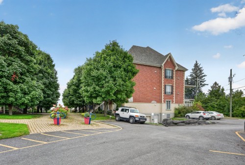 Stationnement - 107-5730 Boul. Marie-Victorin, Brossard, QC 