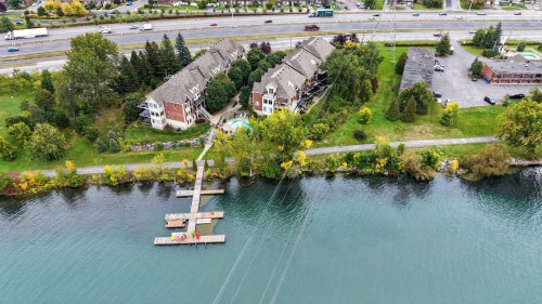Vue sur l'eau - 107-5730 Boul. Marie-Victorin, Brossard, QC 