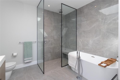#401-986 Heywood Ave, Victoria, BC 