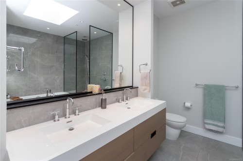 #401-986 Heywood Ave, Victoria, BC 