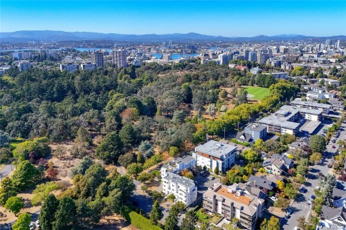 #401-986 Heywood Ave, Victoria, BC 