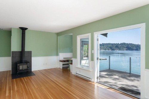 389 Moses Point Rd, North Saanich, BC 
