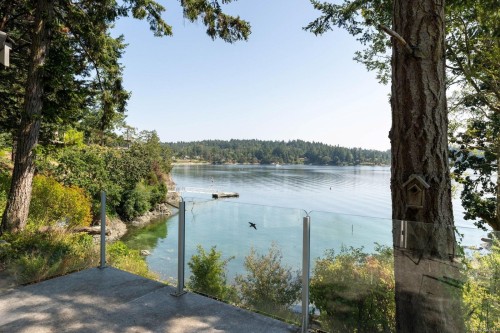 389 Moses Point Rd, North Saanich, BC 