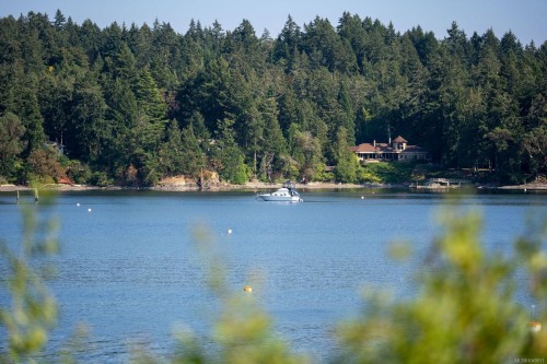 389 Moses Point Rd, North Saanich, BC 