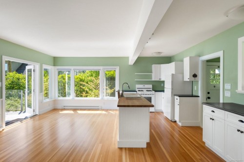 389 Moses Point Rd, North Saanich, BC 
