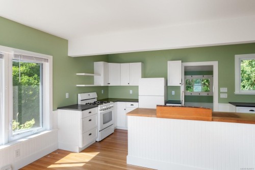 389 Moses Point Rd, North Saanich, BC 