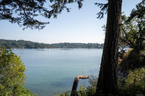 389 Moses Point Rd, North Saanich, BC 