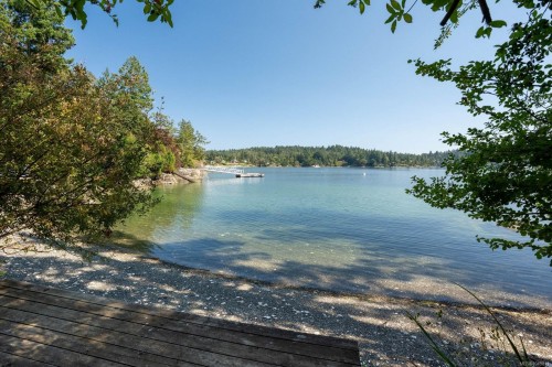 389 Moses Point Rd, North Saanich, BC 