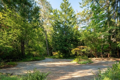 389 Moses Point Rd, North Saanich, BC 