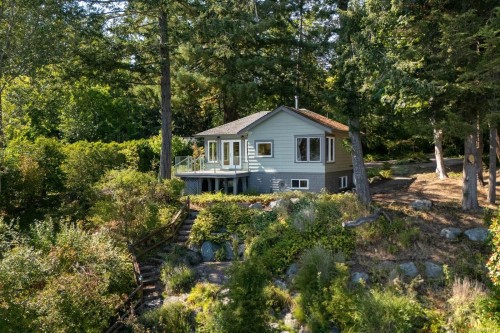 389 Moses Point Rd, North Saanich, BC 