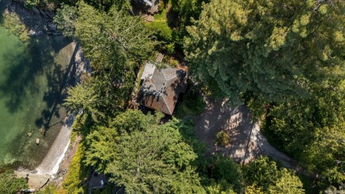 389 Moses Point Rd, North Saanich, BC 