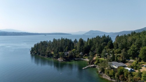389 Moses Point Rd, North Saanich, BC 